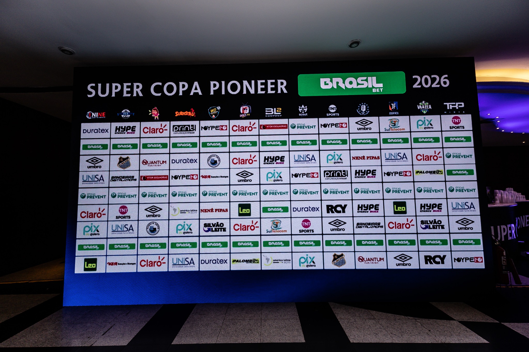 Painel de patrocinadores no Congresso Técnico